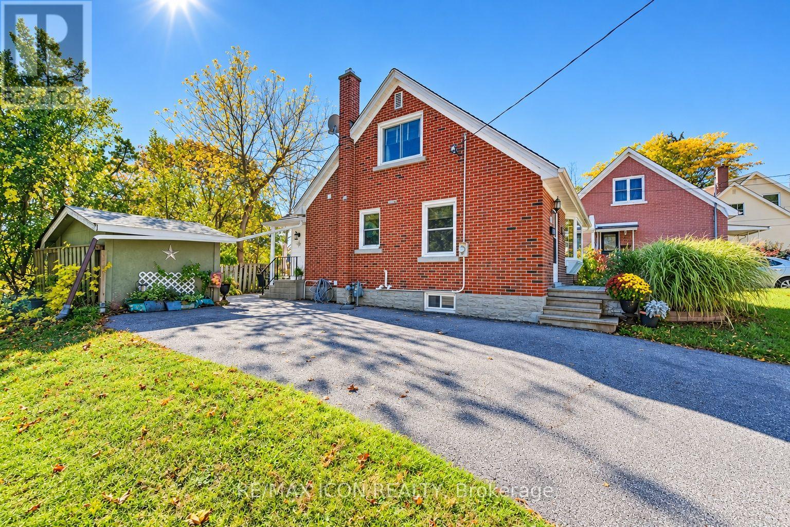 35 PLEASANT AVENUE, Waterloo