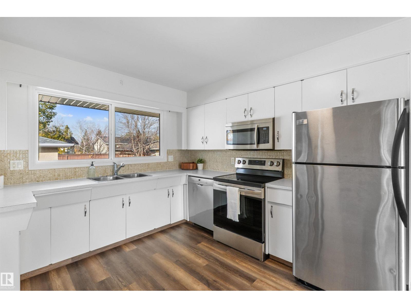 10420 36A AV NW, Edmonton — photo 16