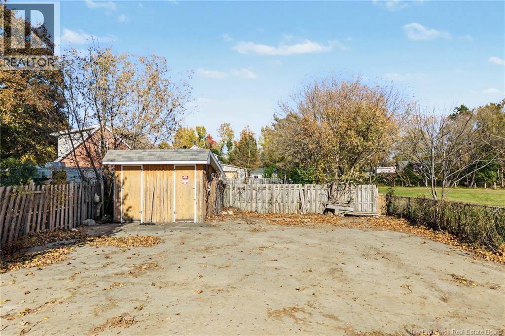 677 Union Street photo 3