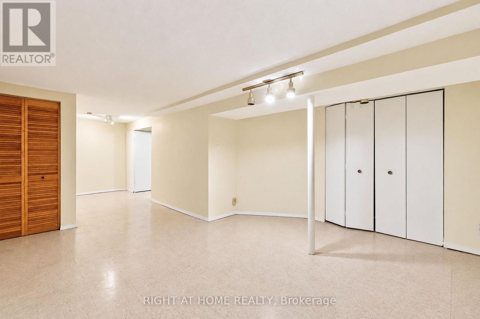 68 Trott Square, Toronto, ON photo 16