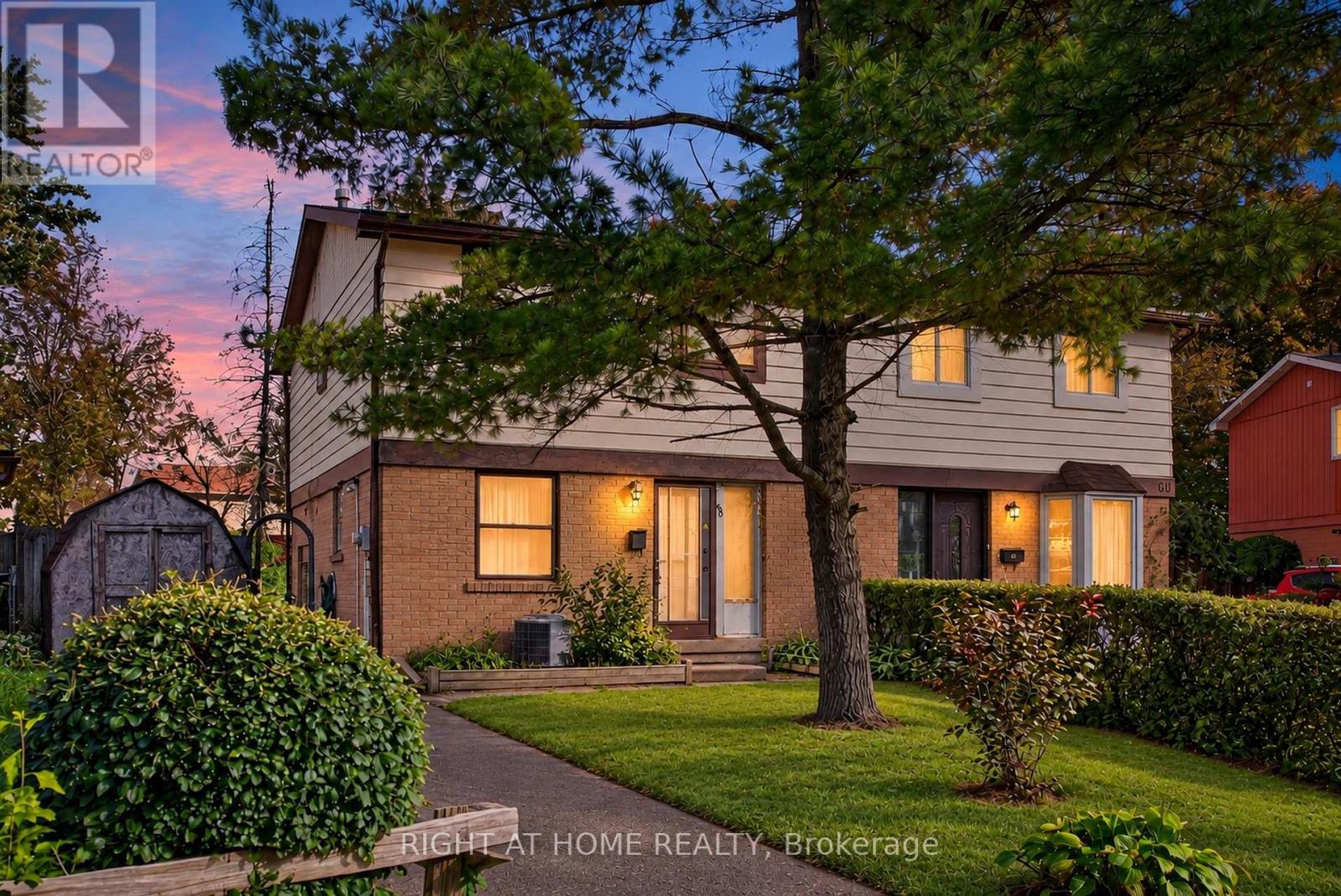 68 Trott Square, Toronto, ON photo 2