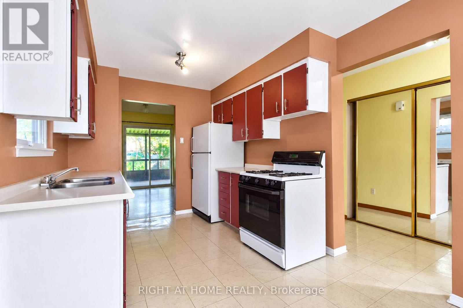68 Trott Square, Toronto, ON photo 8
