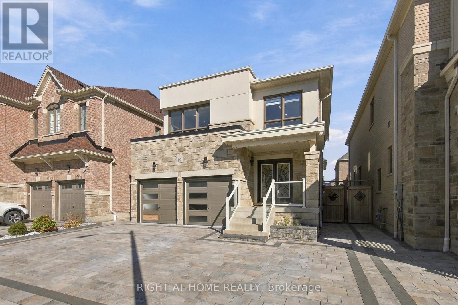 15 Ronald Street, Whitby, ON photo 3