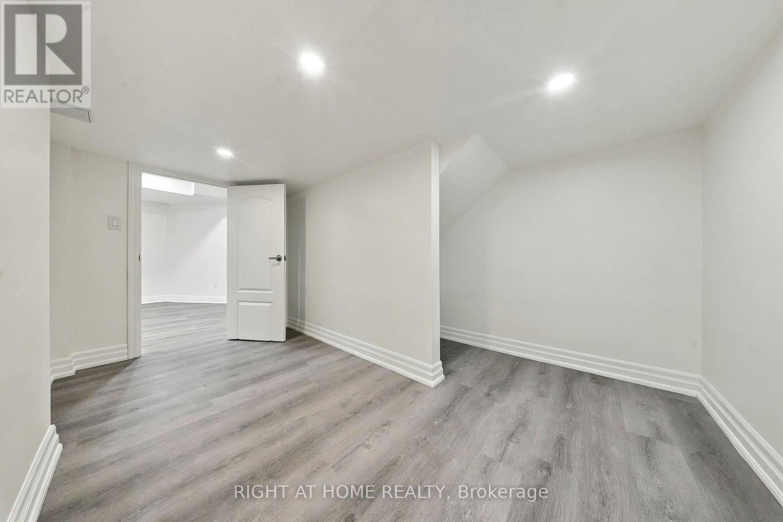 15 Ronald Street, Whitby, ON photo 36