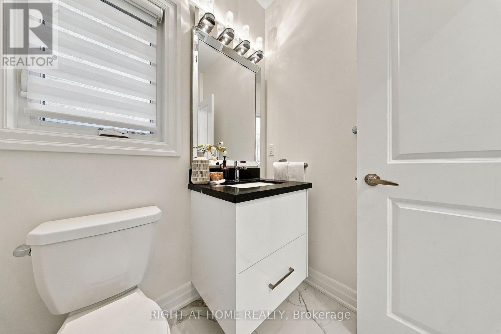 15 Ronald Street, Whitby, ON photo 5