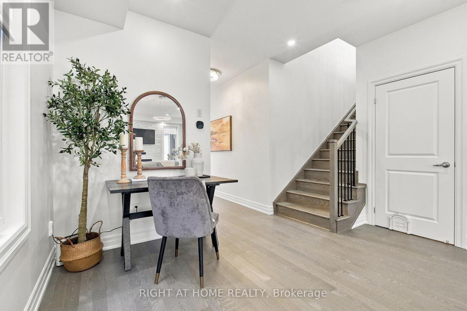 15 Ronald Street, Whitby, ON photo 9