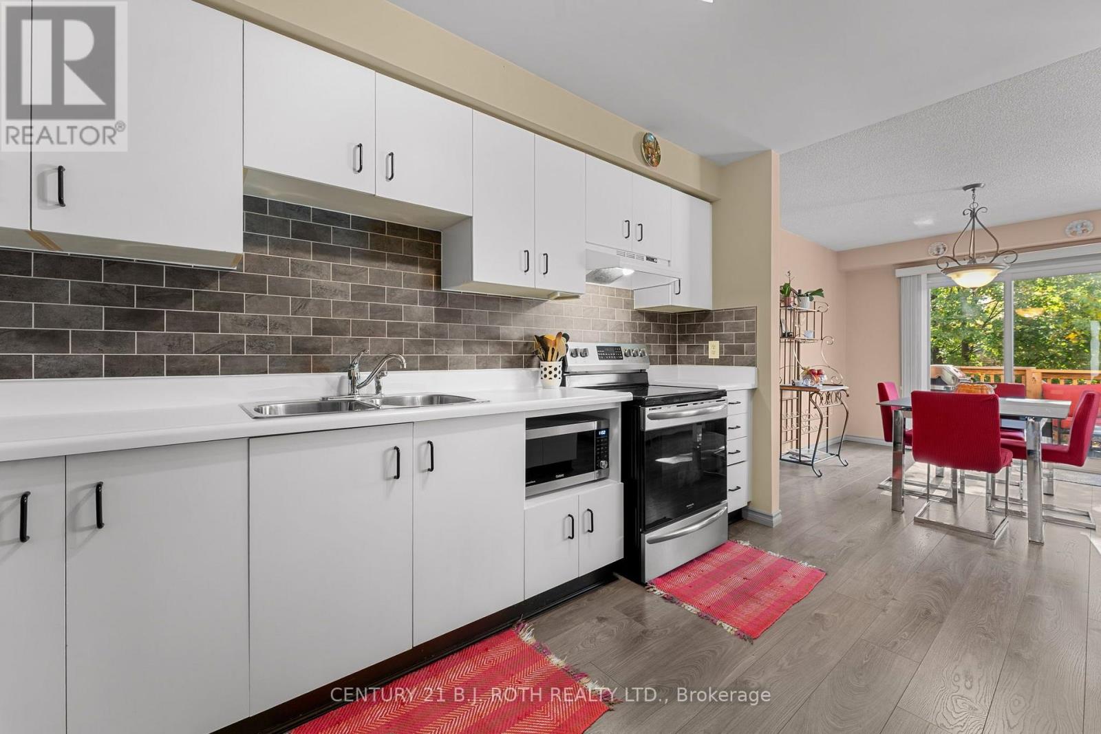 74 Ritva Court East, Richmond Hill, ON photo 7