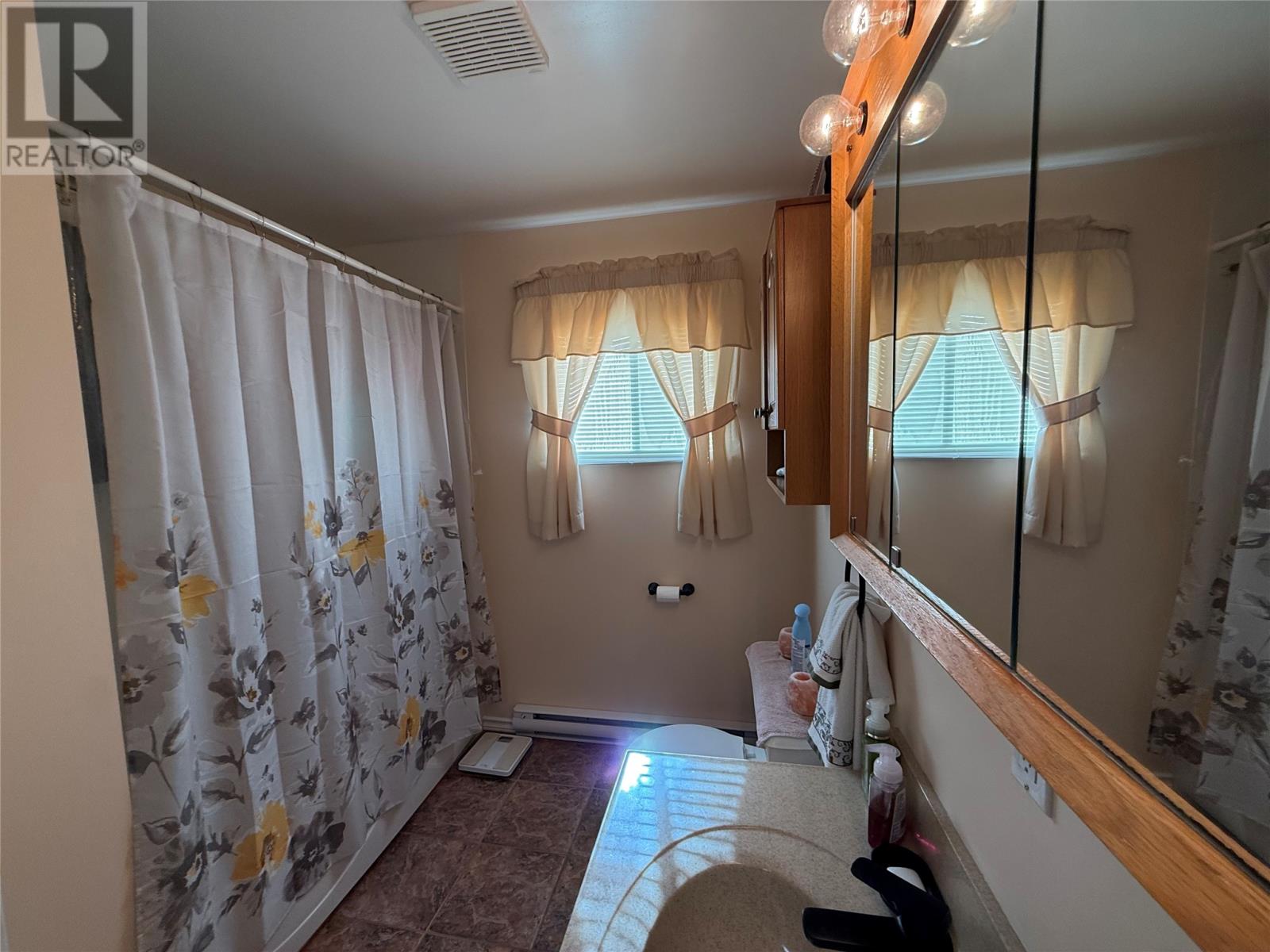 Photo 6 of 28