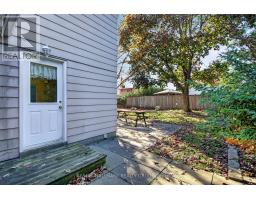 8 Burnview Crescent, Ottawa, ON K1B3J3 Photo 13