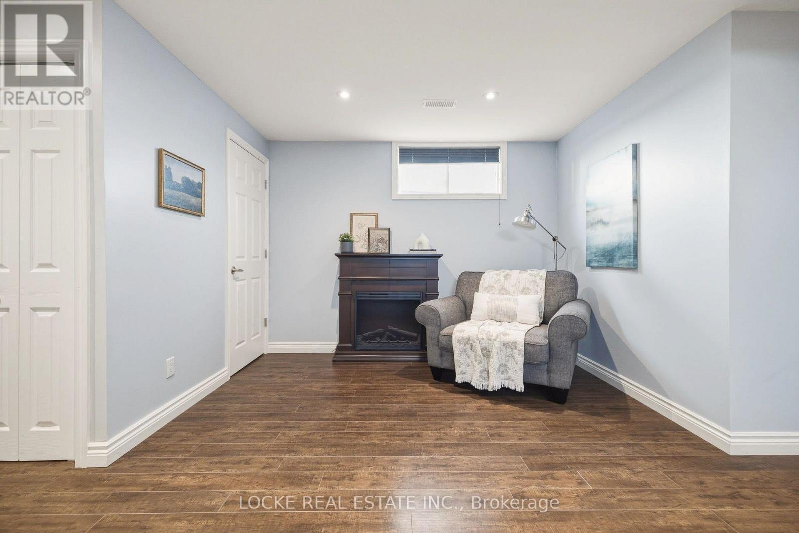 2174 SATURN CRESCENT - 34