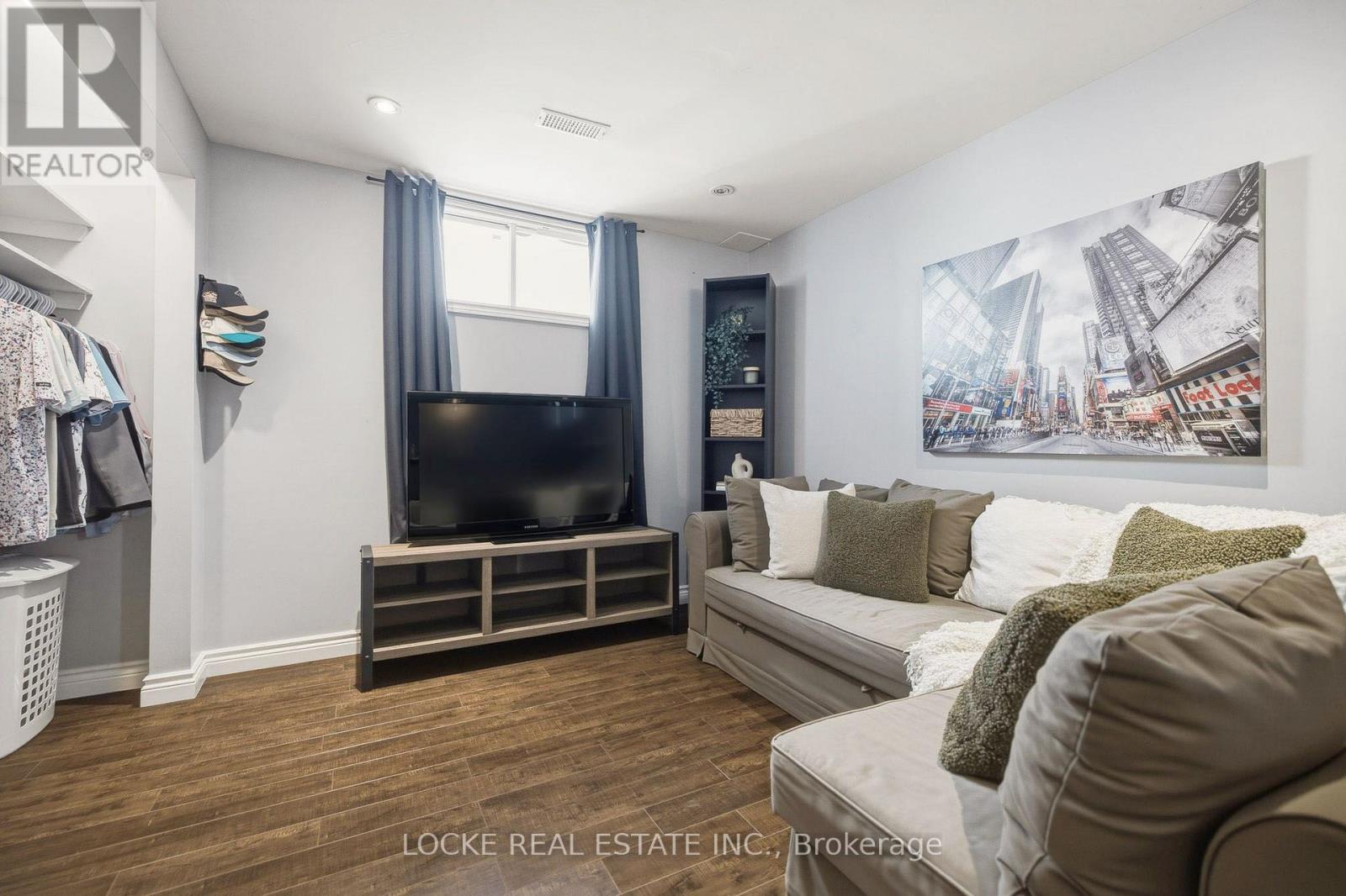 2174 SATURN CRESCENT - 37