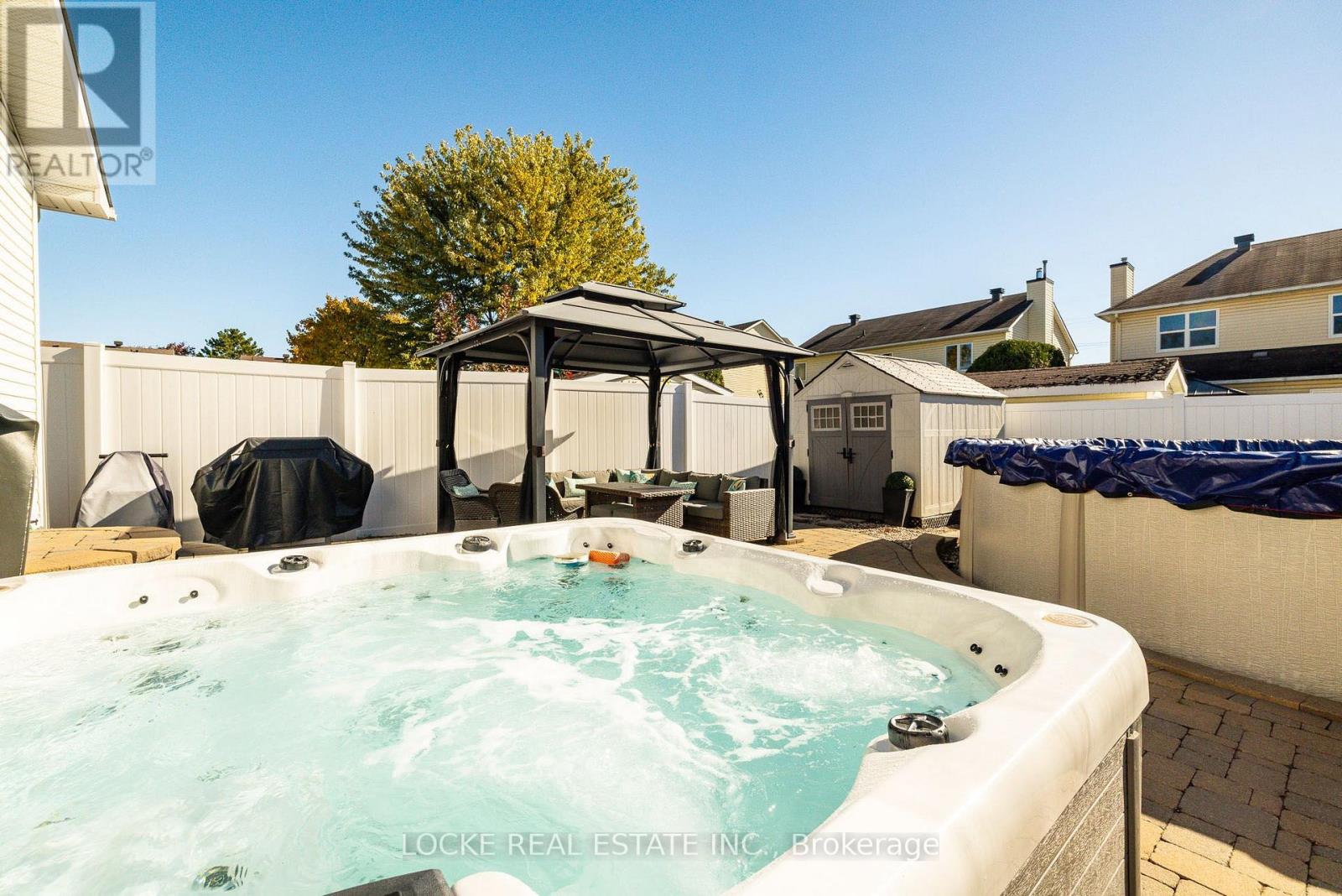 2174 SATURN CRESCENT - 44