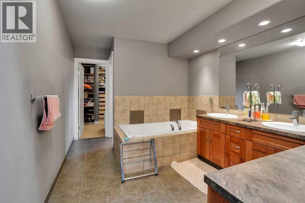 137 11 Avenue NW, Calgary — photo 23