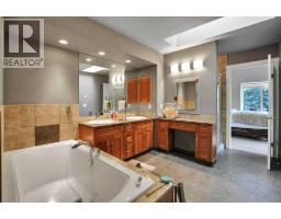 137 11 Avenue Nw, Calgary, AB T2M0B7 Photo 24