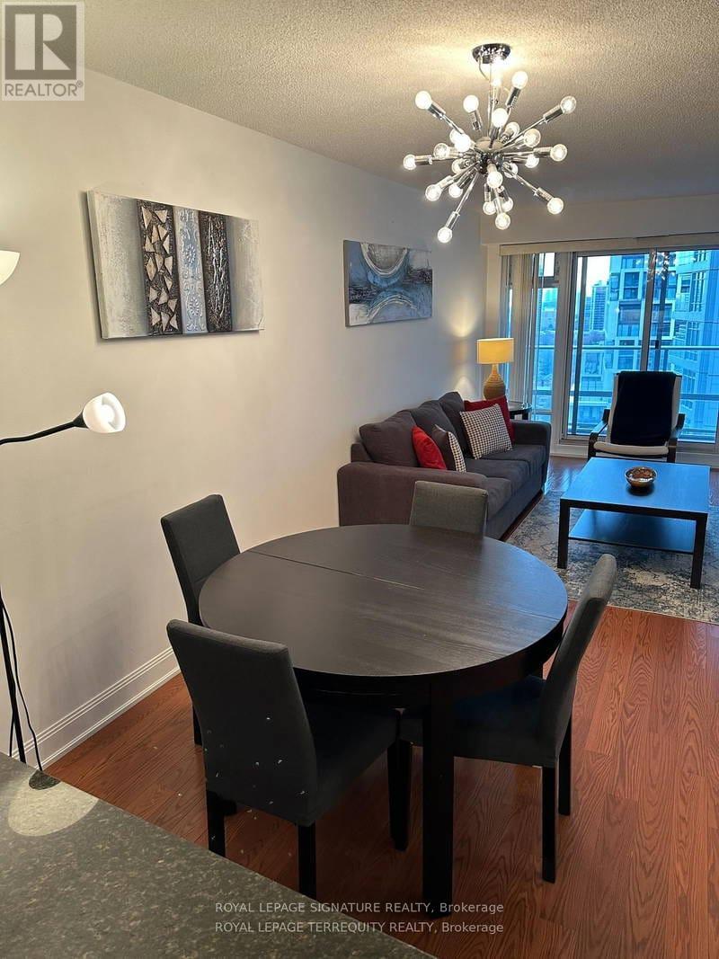 2191 Yonge Unit 1704 photo 4