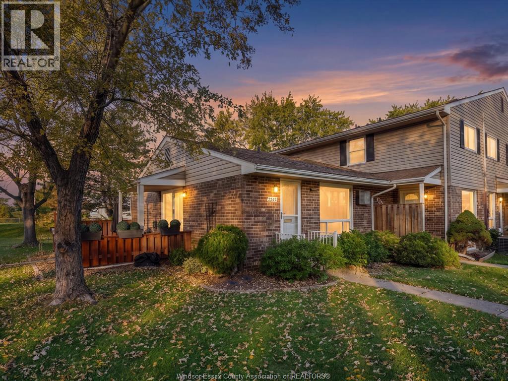 MLS# 26025797: 2949 Meadowbrook Lane, Windsor, Canada