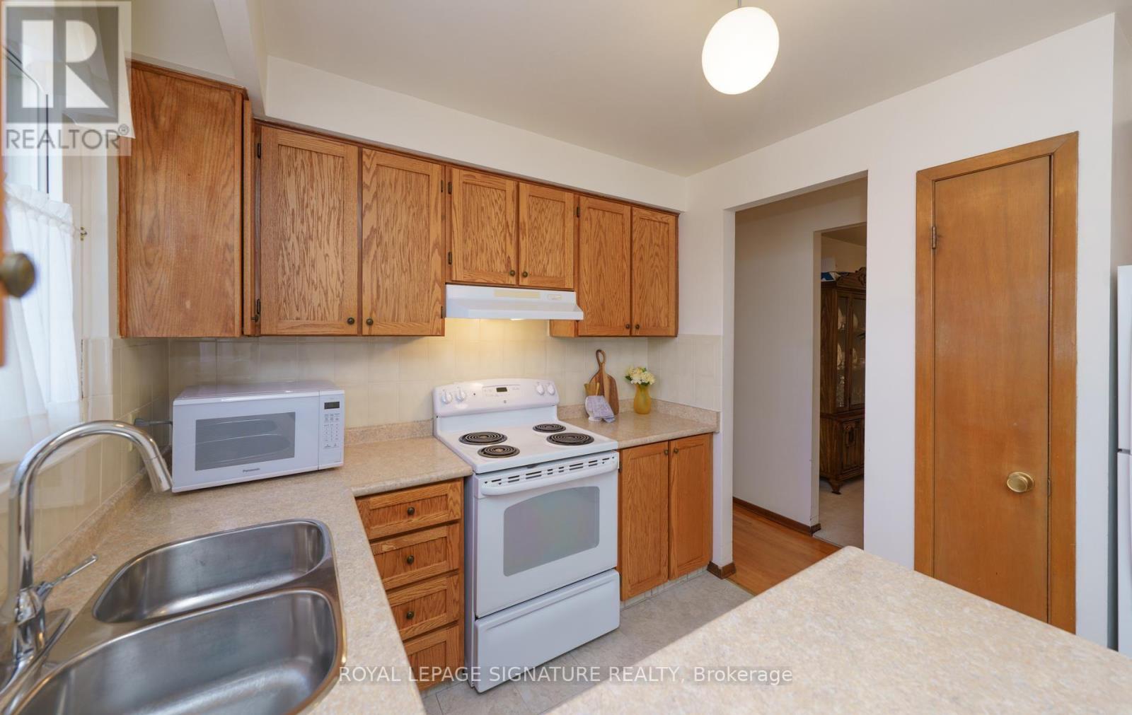 57 Darnborough Way, Toronto, ON photo 11