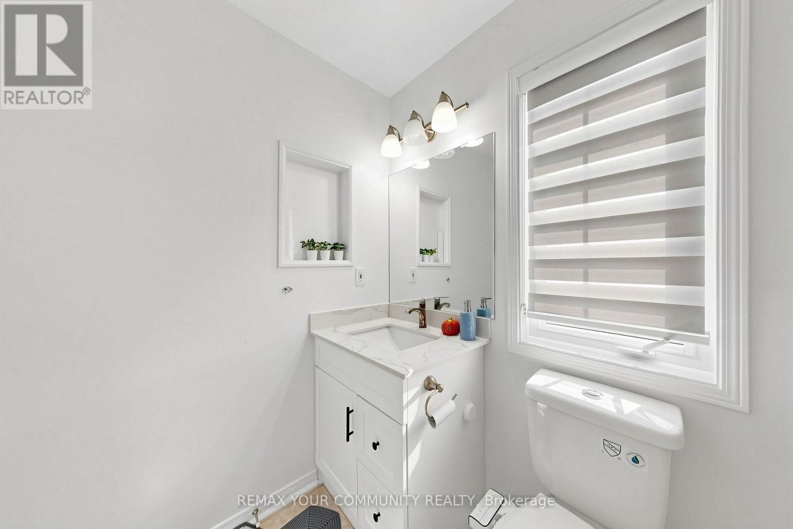 15 BENJAMIN HOOD CRESCENT - 18