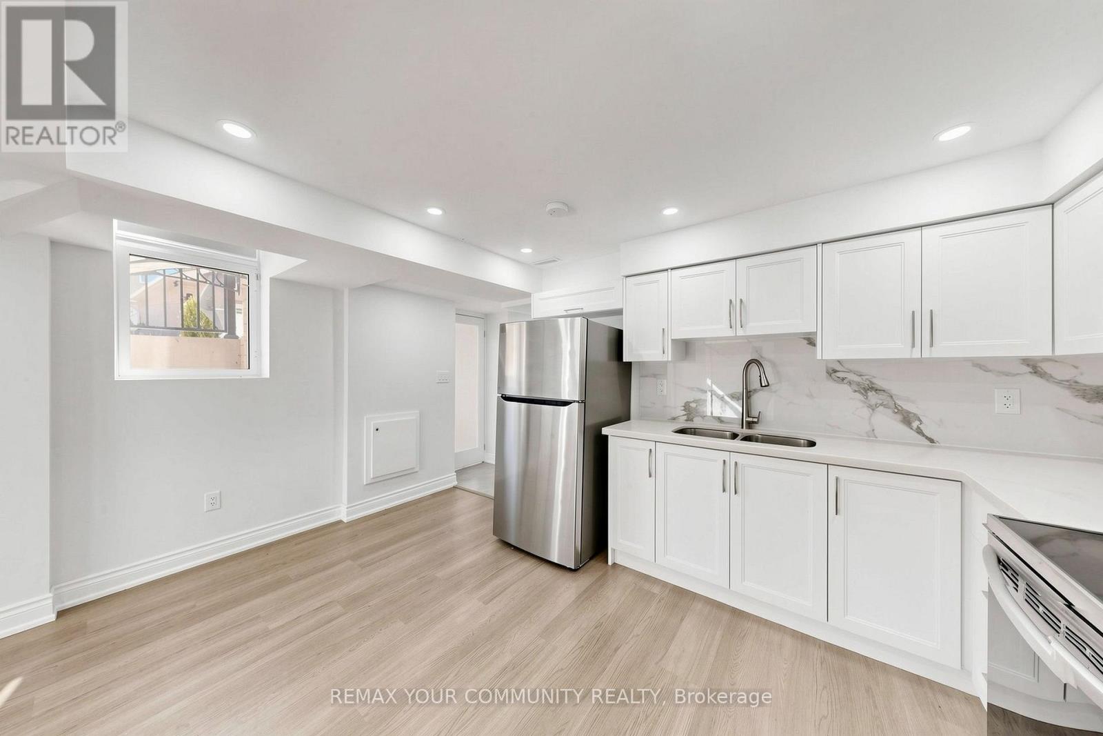 15 BENJAMIN HOOD CRESCENT - 20