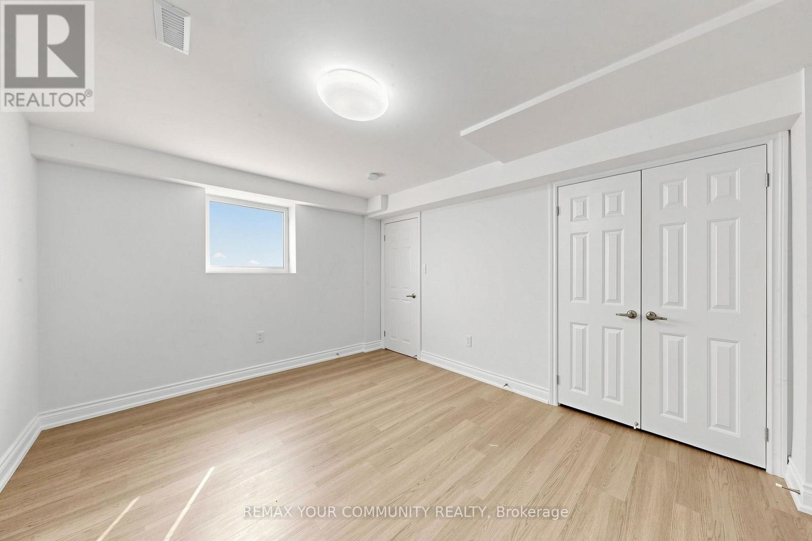 15 BENJAMIN HOOD CRESCENT - 23