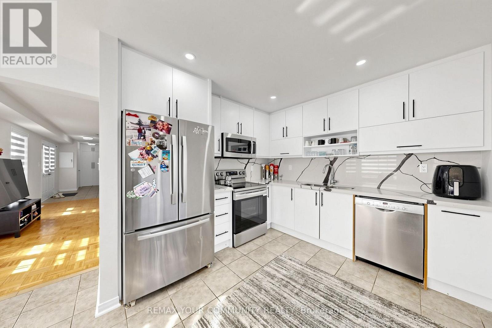 15 BENJAMIN HOOD CRESCENT - 6