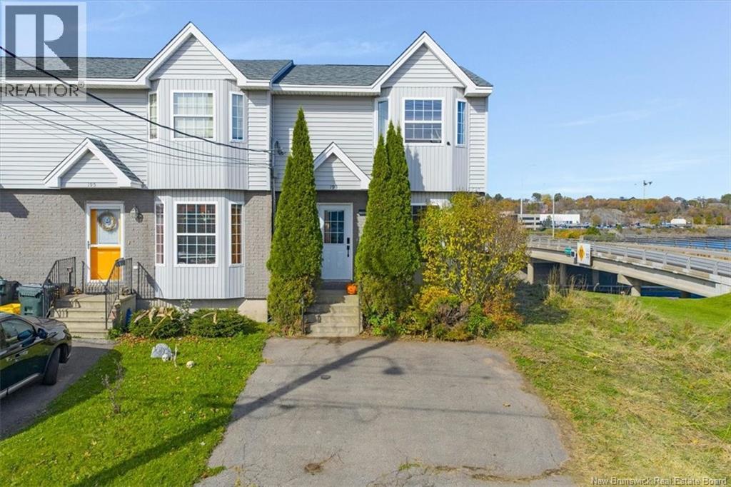 193 King St West