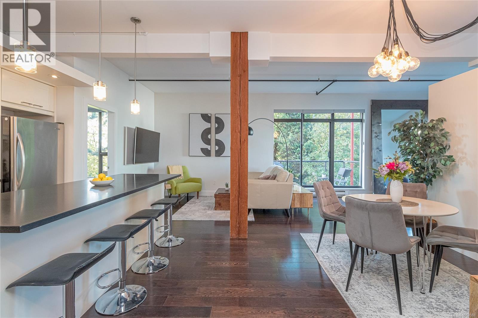 213 455 Sitkum Road, Victoria