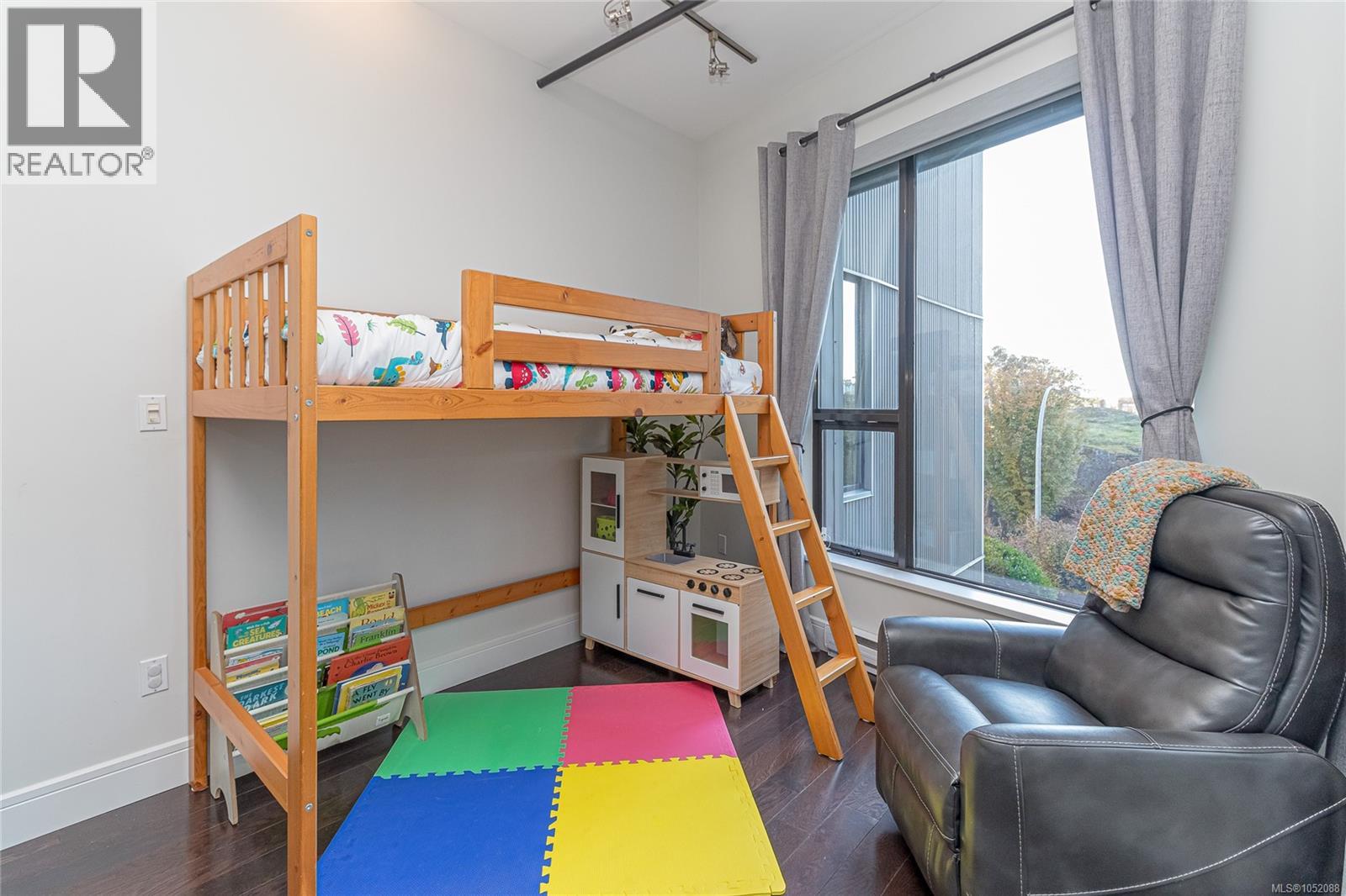 213 455 Sitkum Road, Victoria