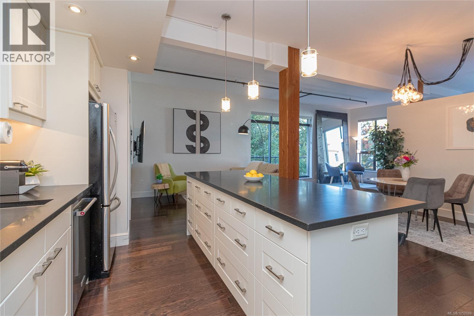 213 455 Sitkum Road, Victoria