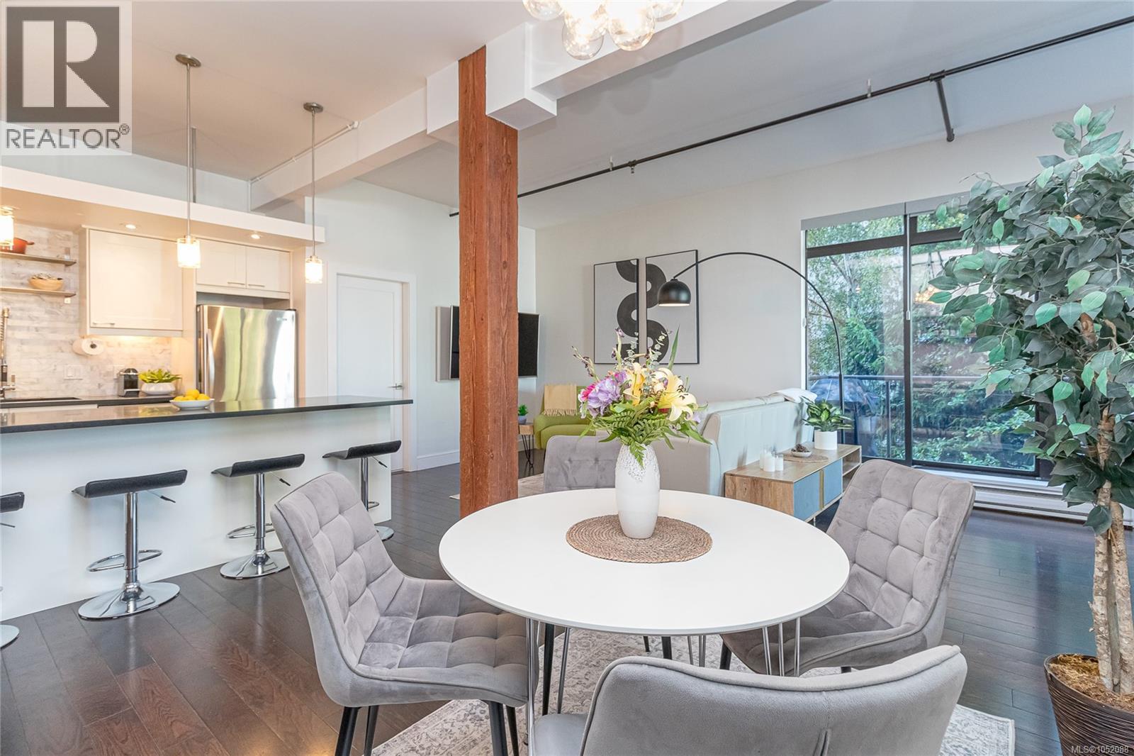 213 455 Sitkum Road, Victoria