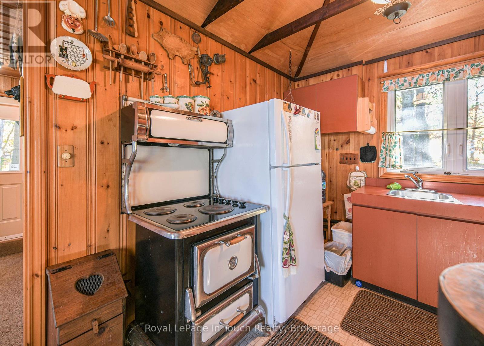 3872 ELVA LANE - 37