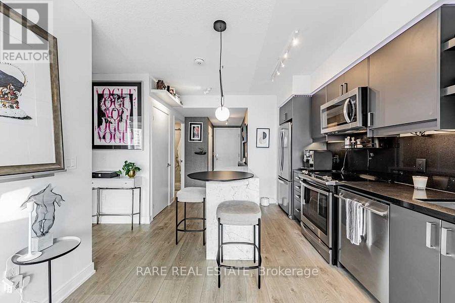 50 Wellesley Unit 1109 photo 2