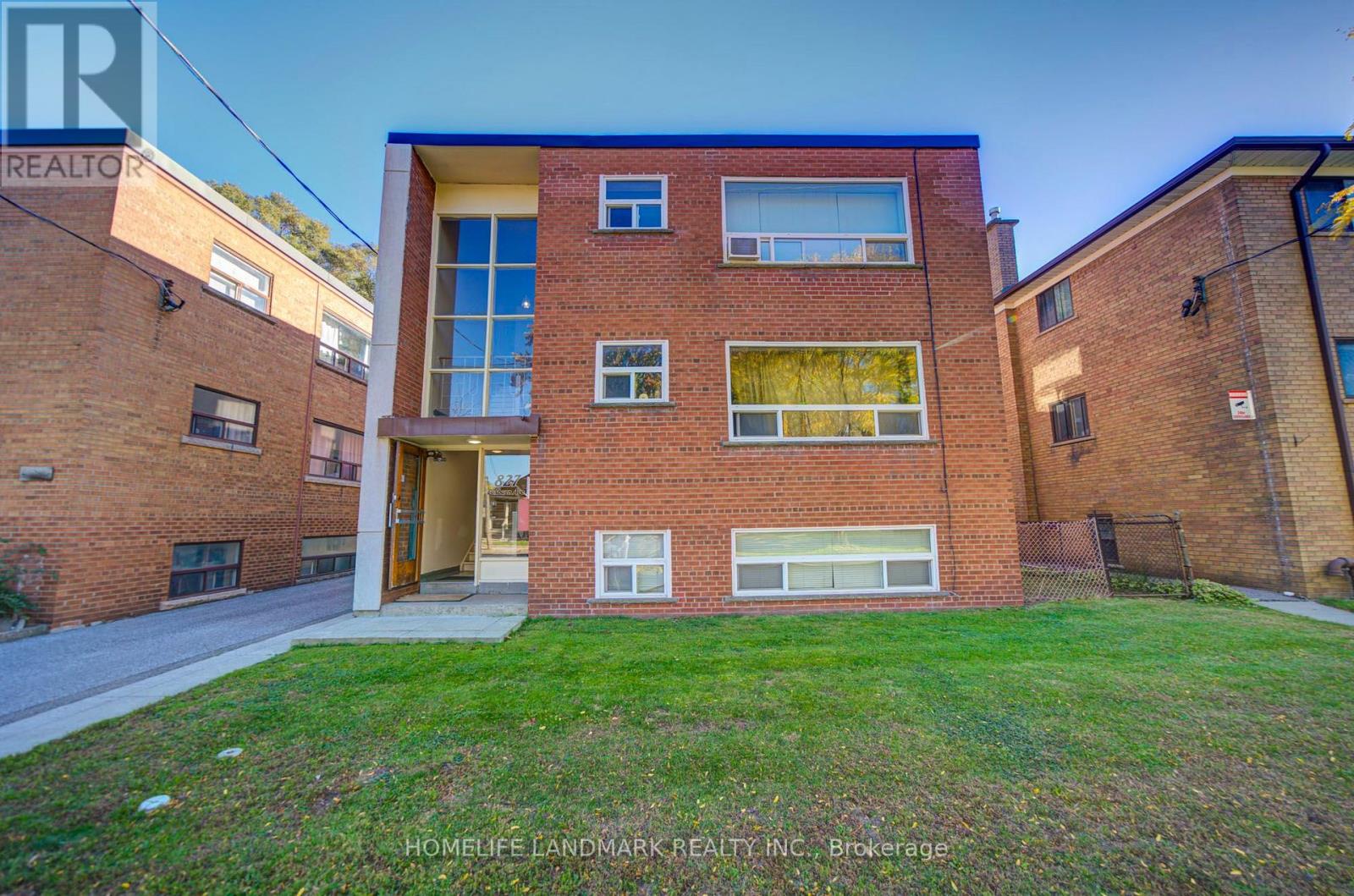 827 Cosburn Avenue, Toronto, ON photo 1