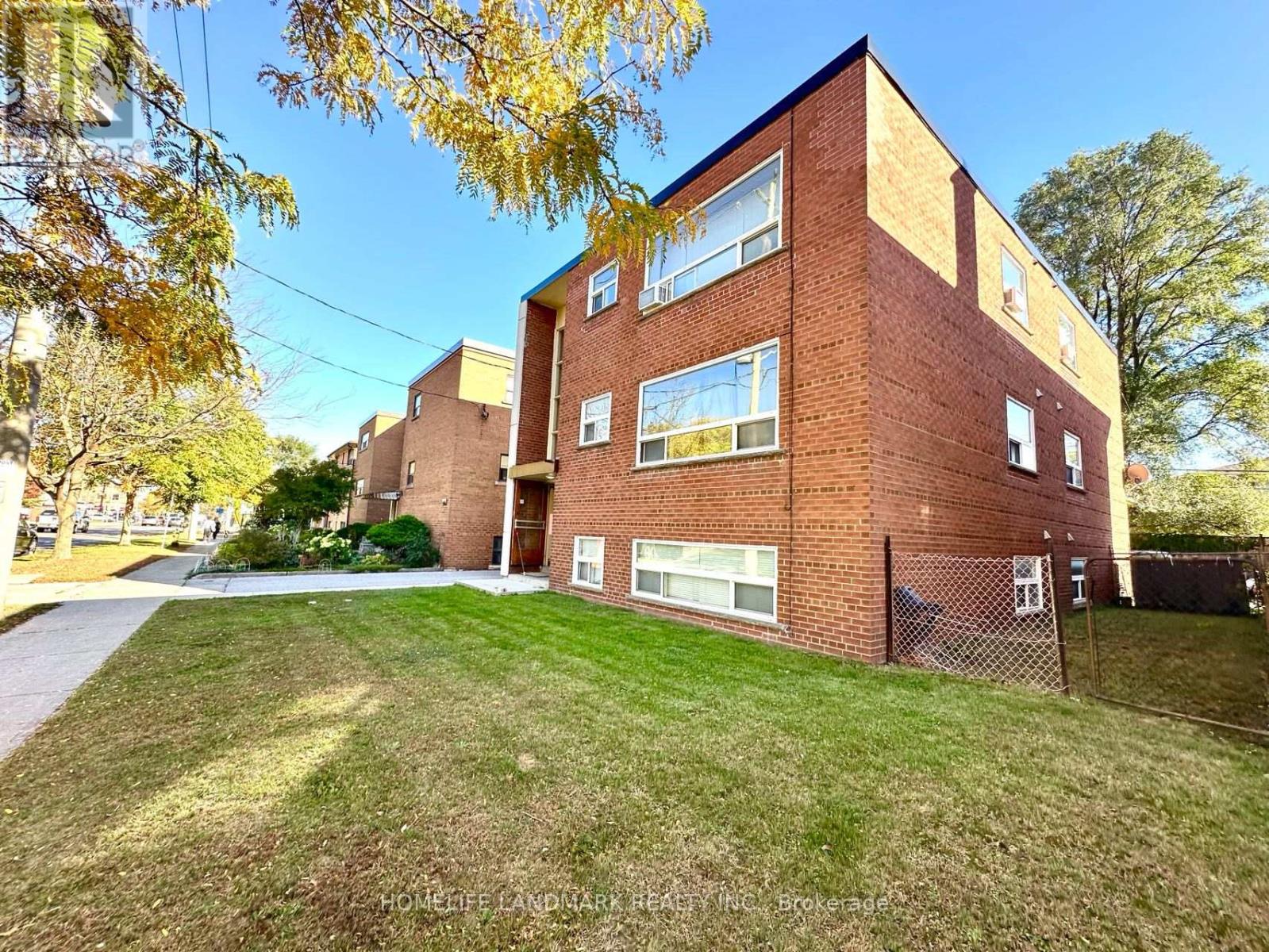827 Cosburn Avenue, Toronto, ON photo 2