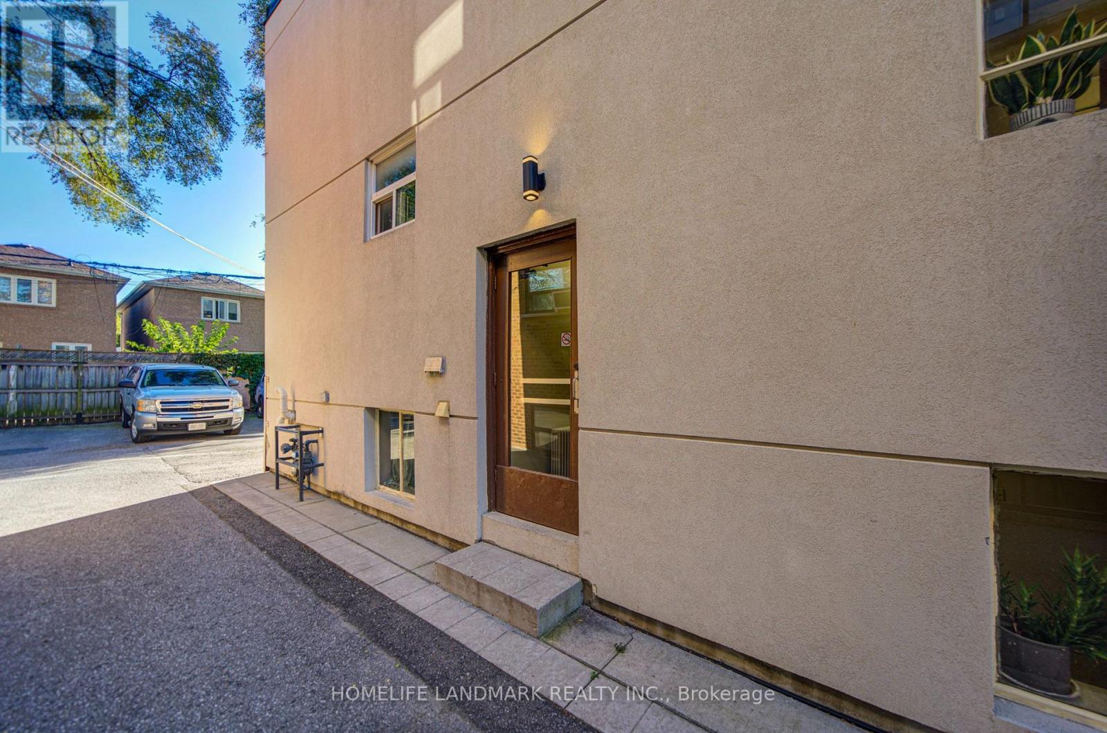 827 Cosburn Avenue, Toronto, ON photo 4