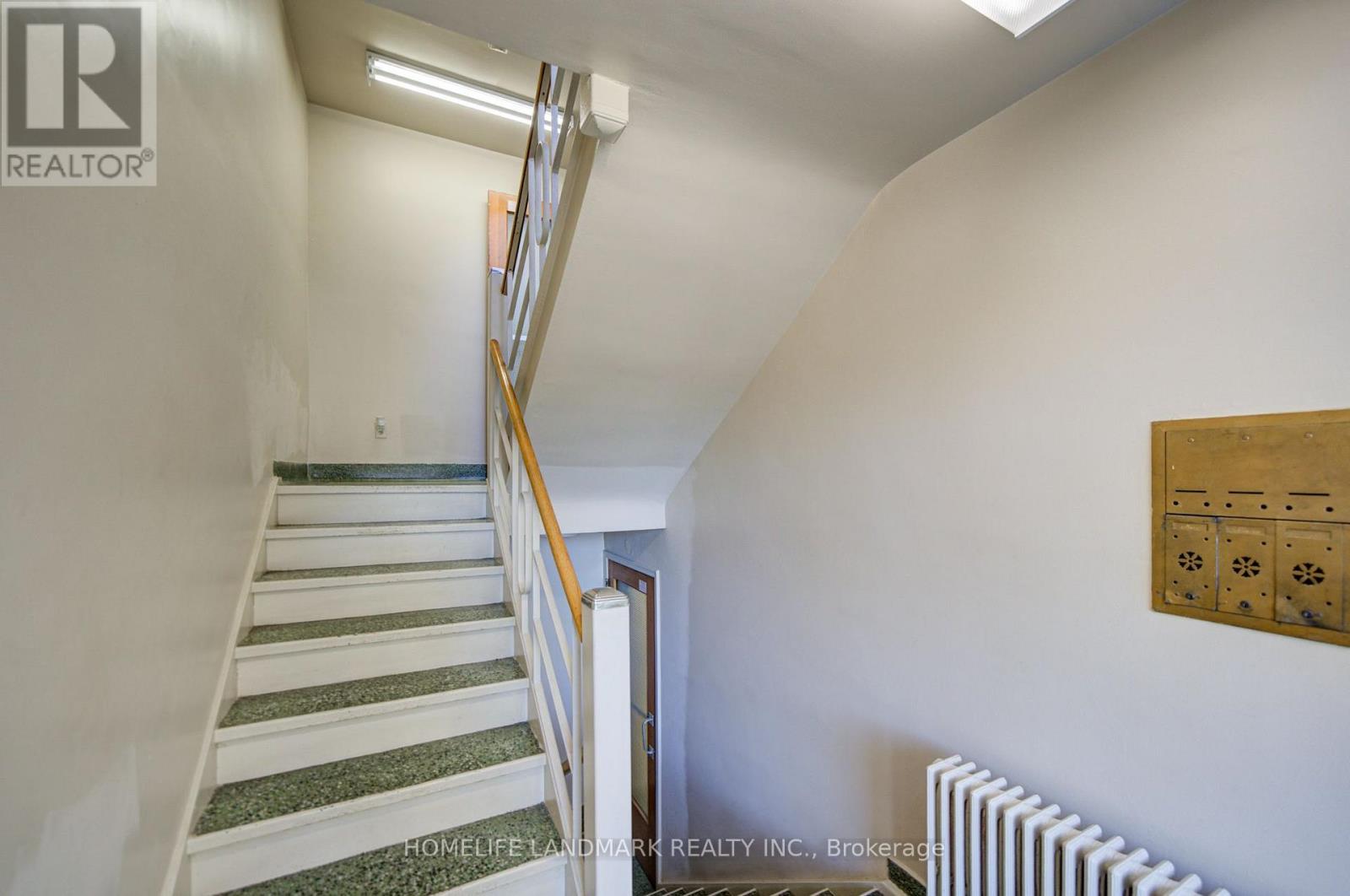 827 Cosburn Avenue, Toronto, ON photo 8