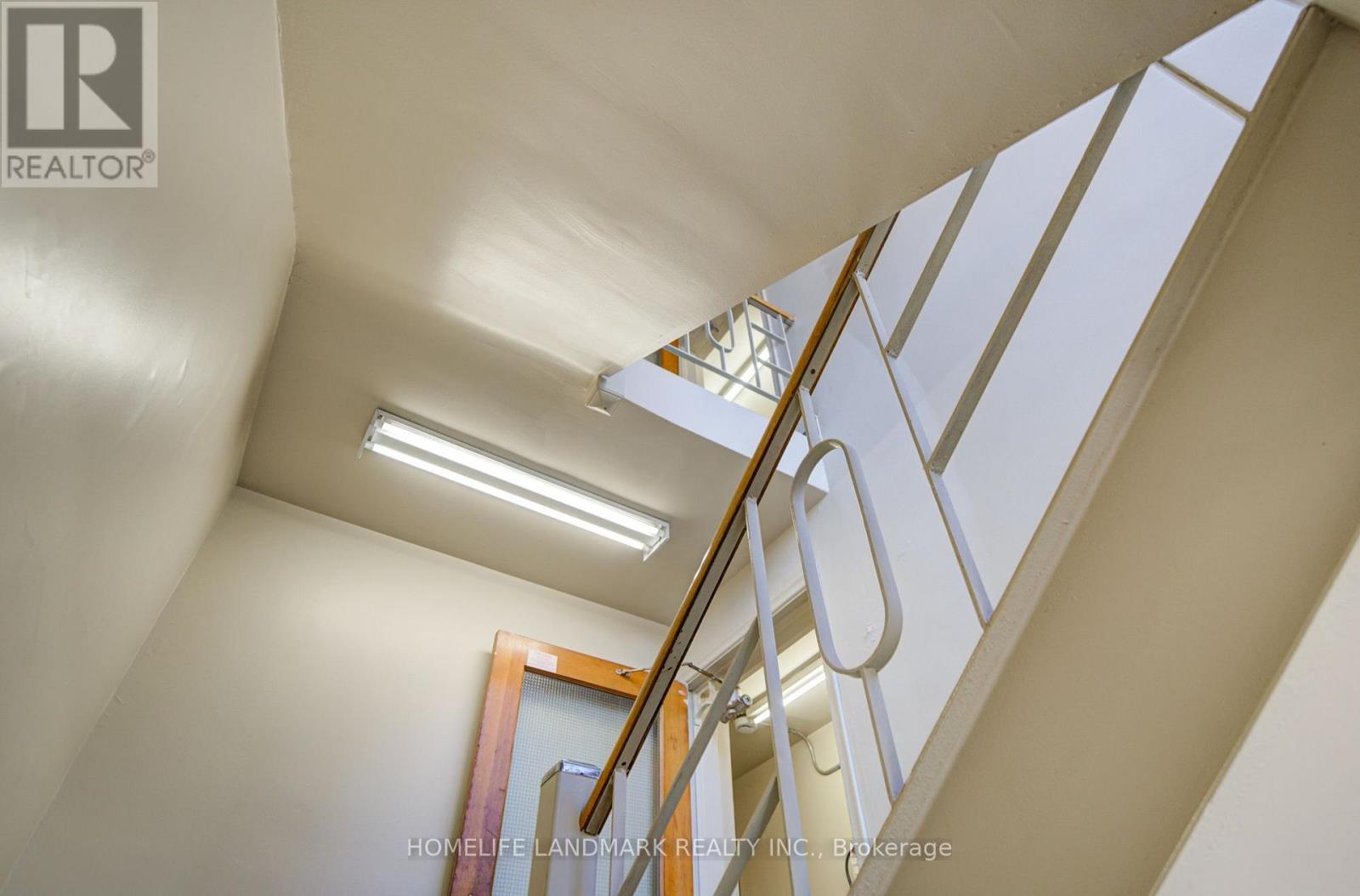 827 Cosburn Avenue, Toronto, ON photo 9