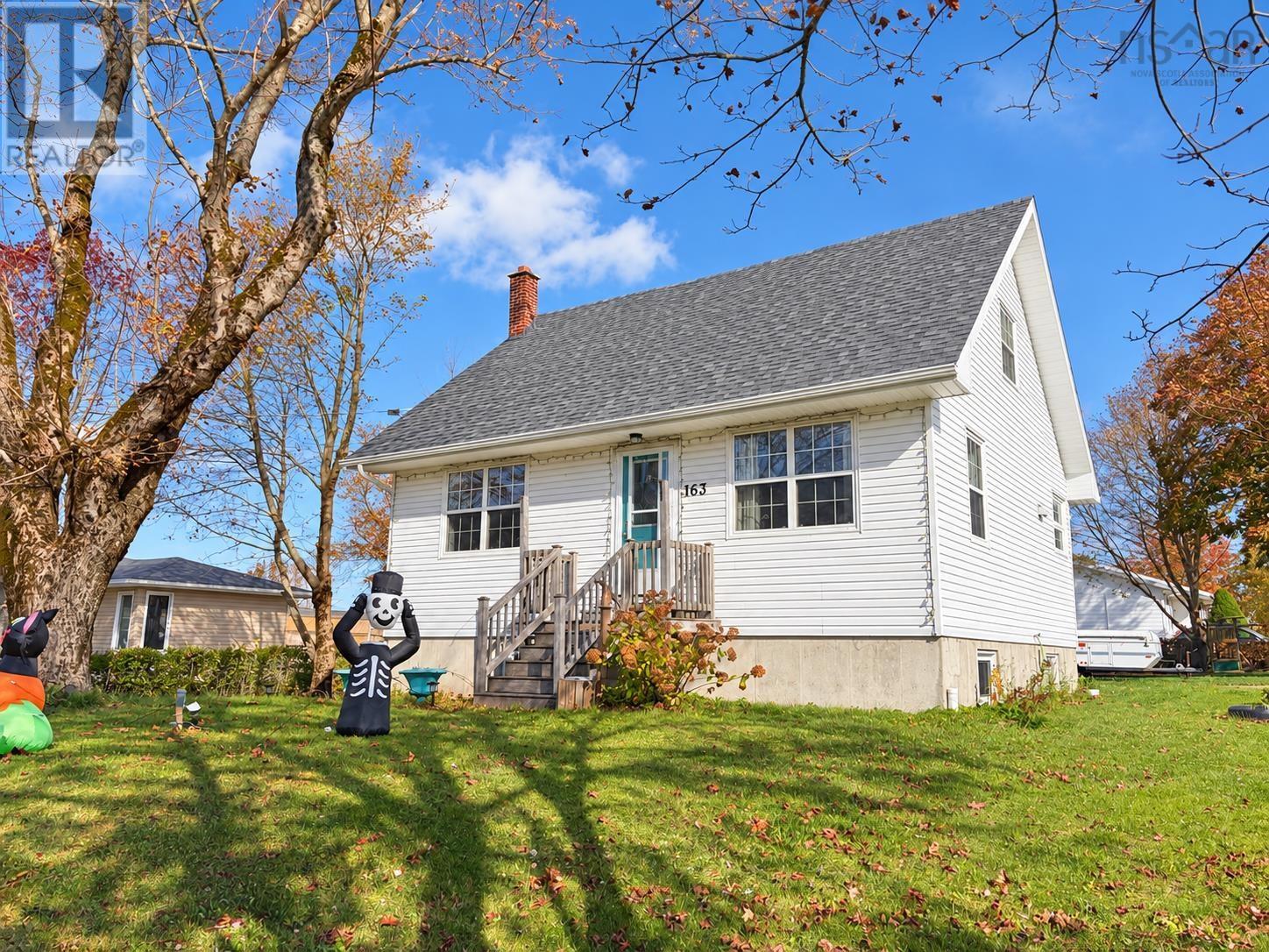163 Riverview photo 2