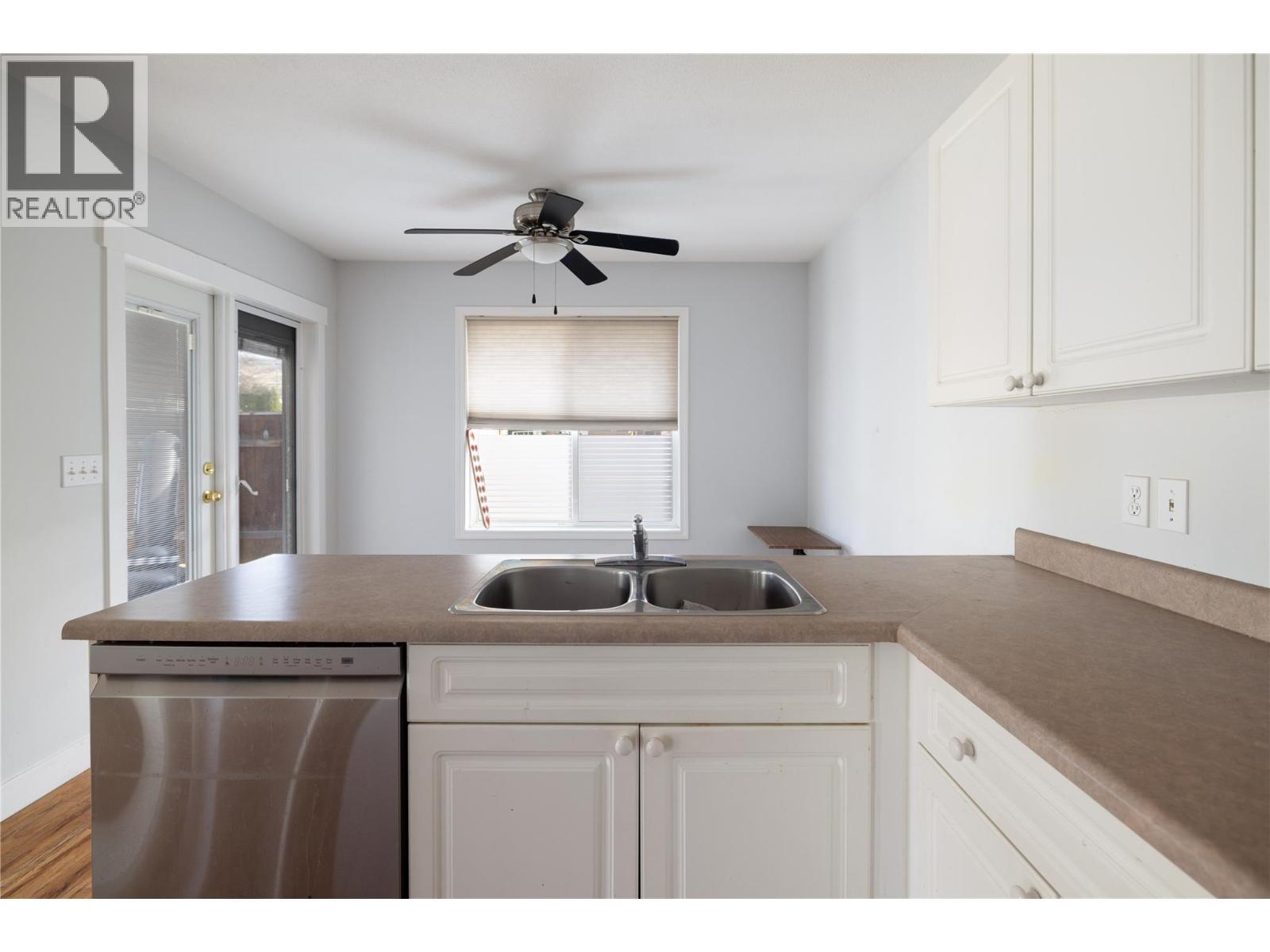415 Klassen Road - 16