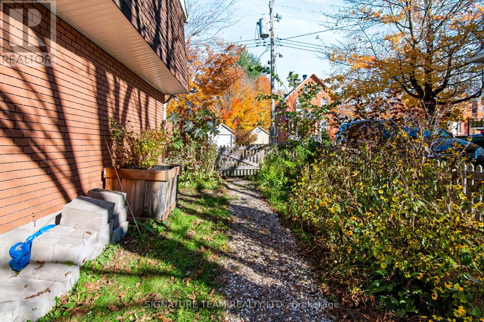 376 CENTRE STREET - 33