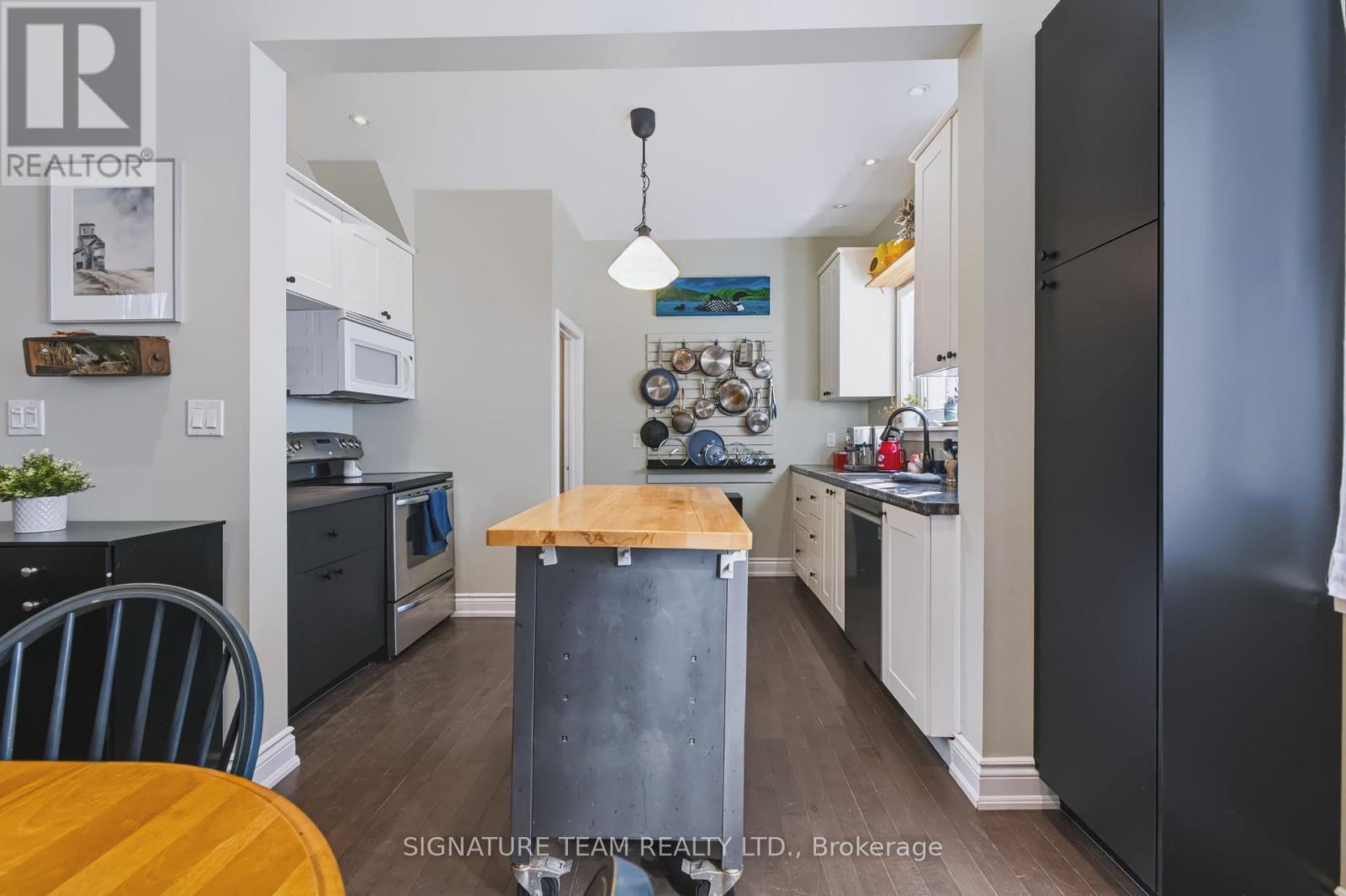 376 CENTRE STREET - 8