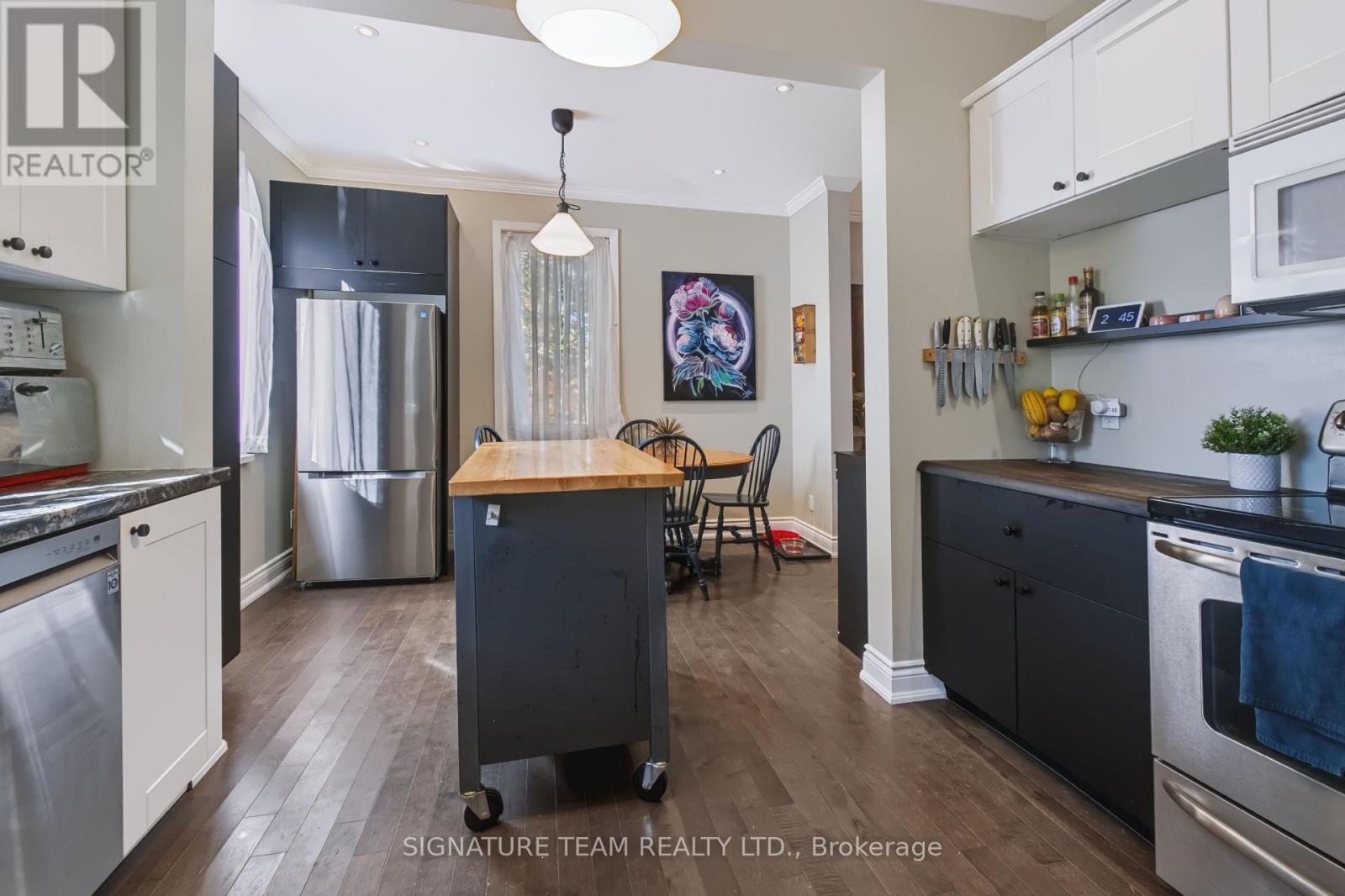 376 CENTRE STREET - 9