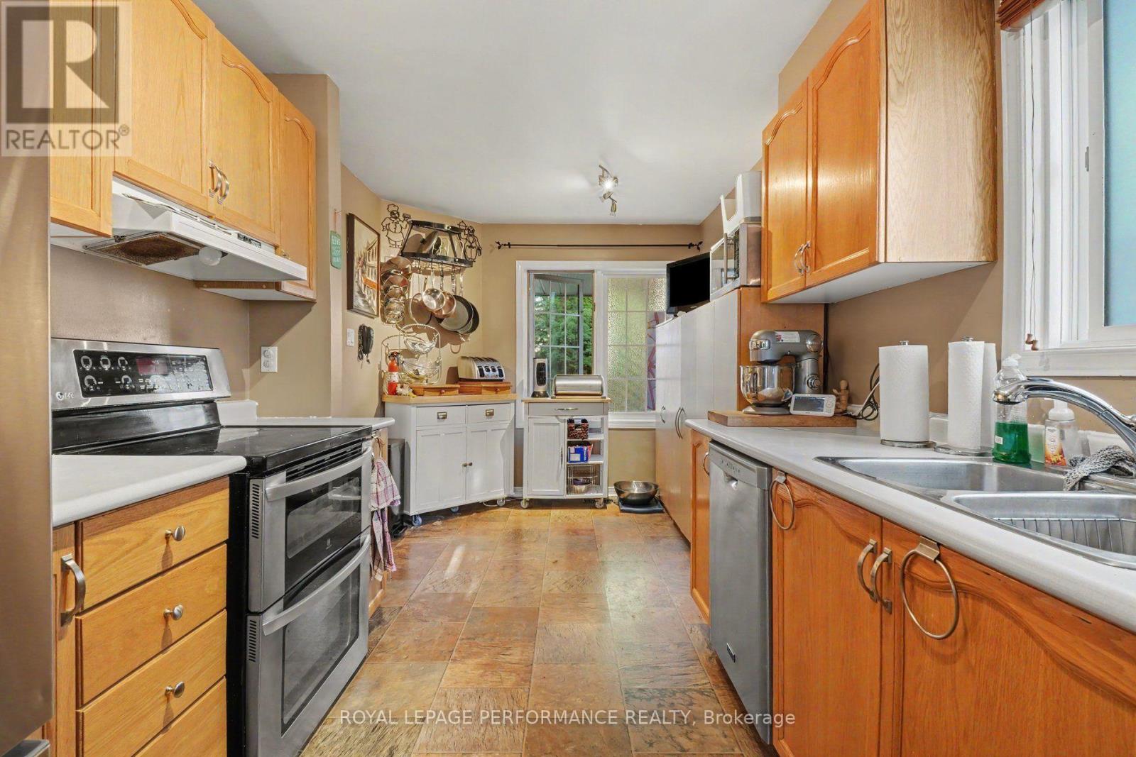 1478 CORSHAM AVENUE - 10