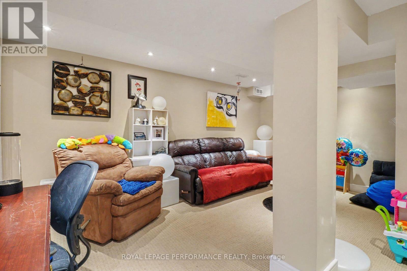 1478 CORSHAM AVENUE - 24
