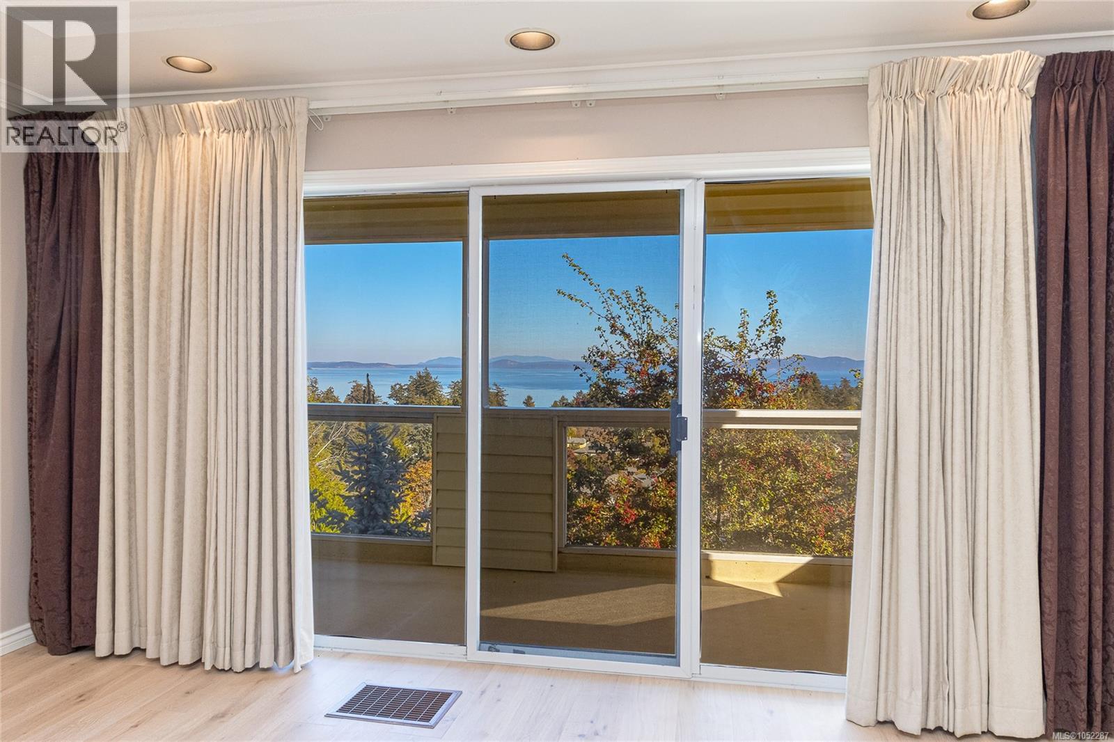  974 Seapearl Place, Saanich