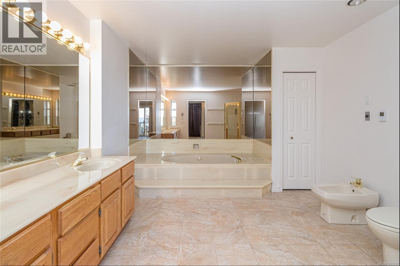  974 Seapearl Place, Saanich