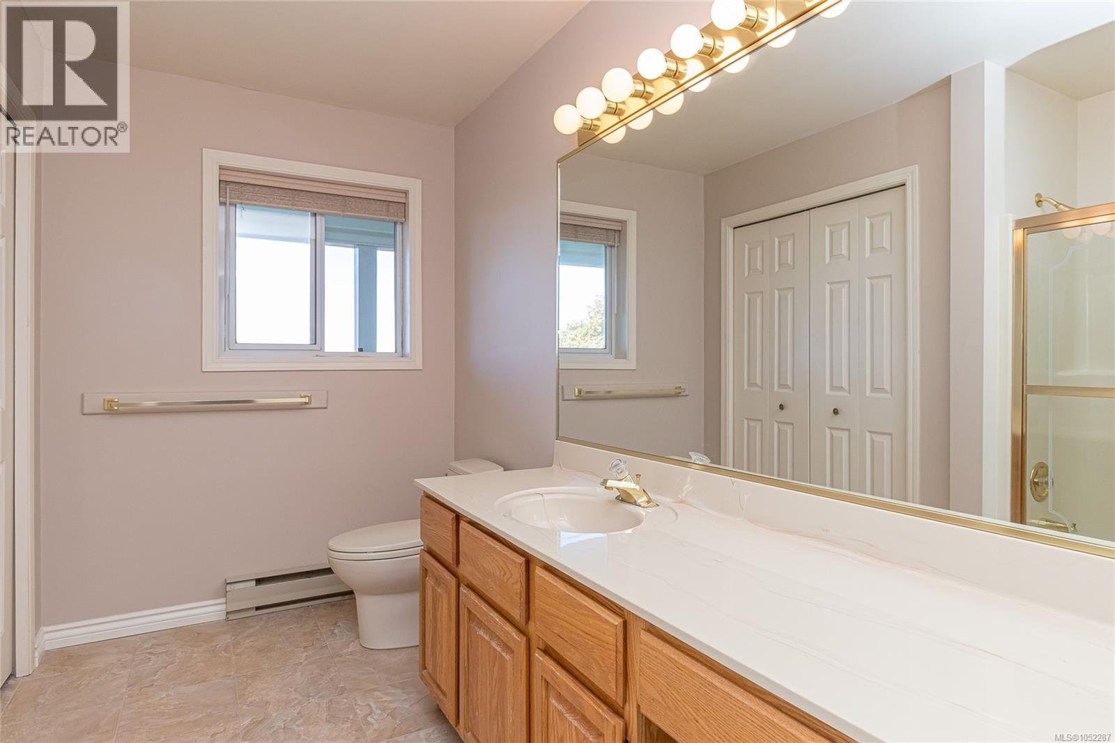  974 Seapearl Place, Saanich