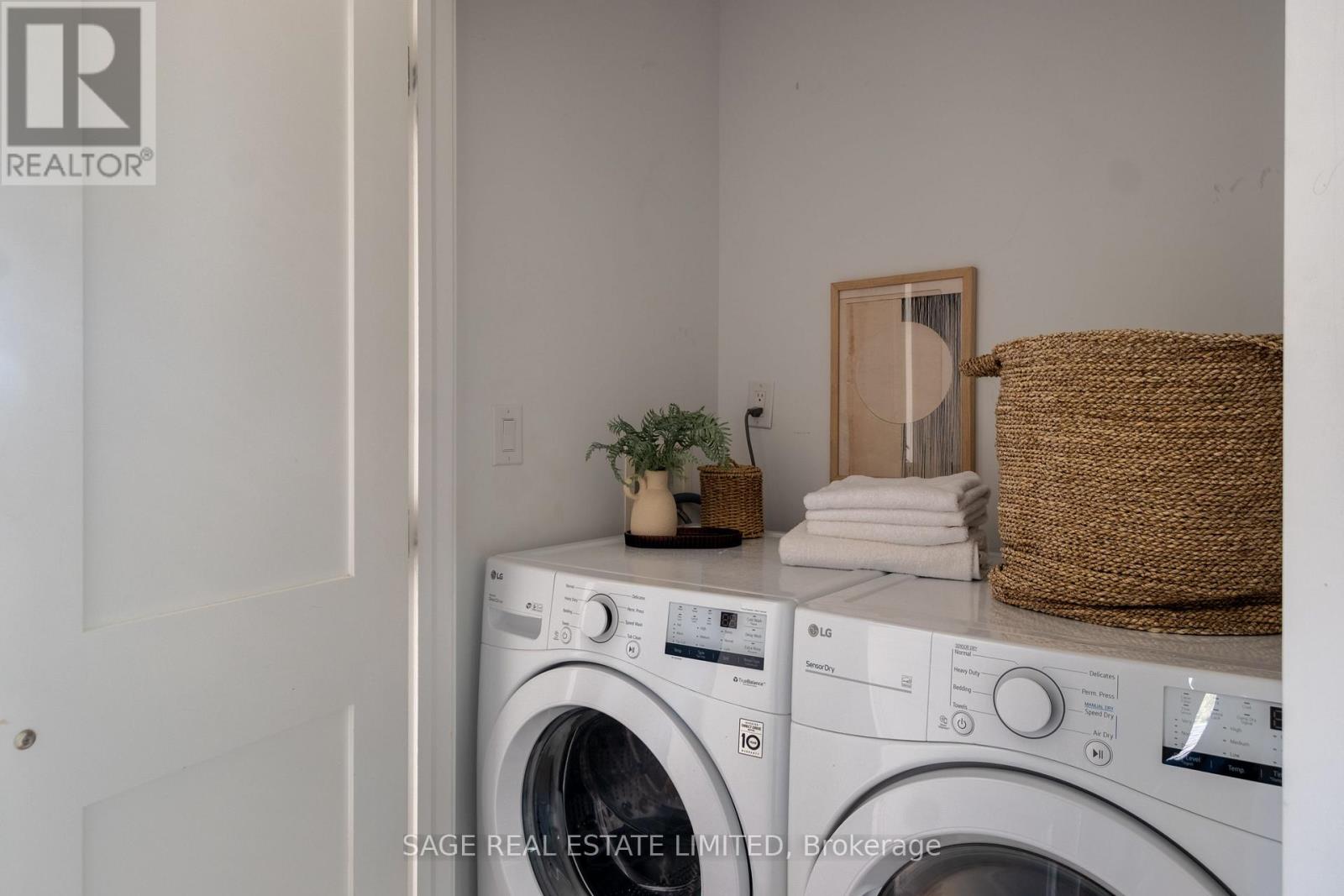60 Rhydwen Avenue, Toronto, ON photo 43