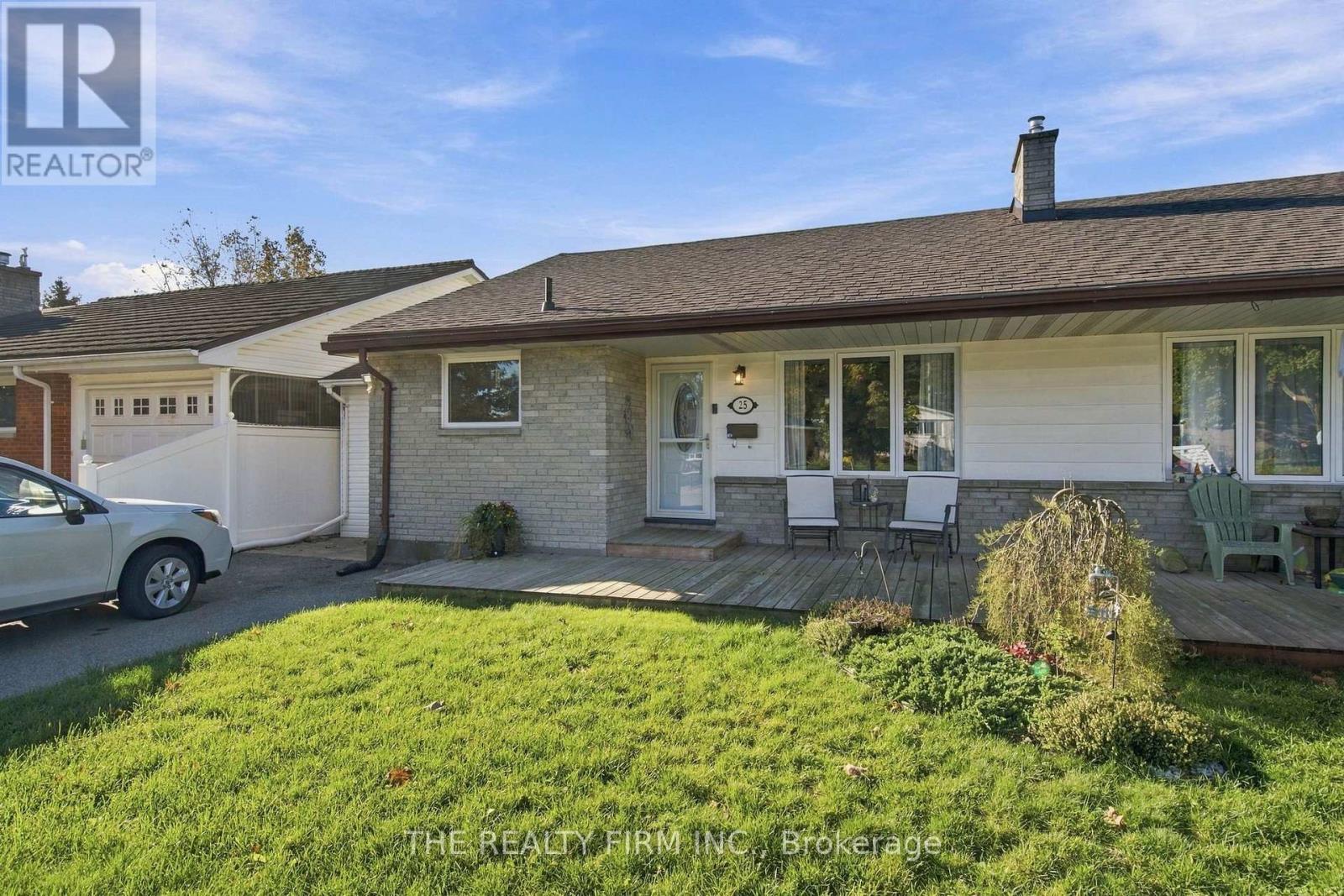 25 Queenston photo 2