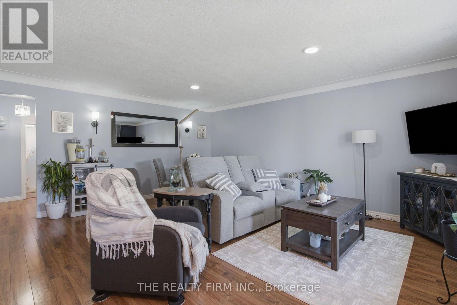 25 Queenston photo 3